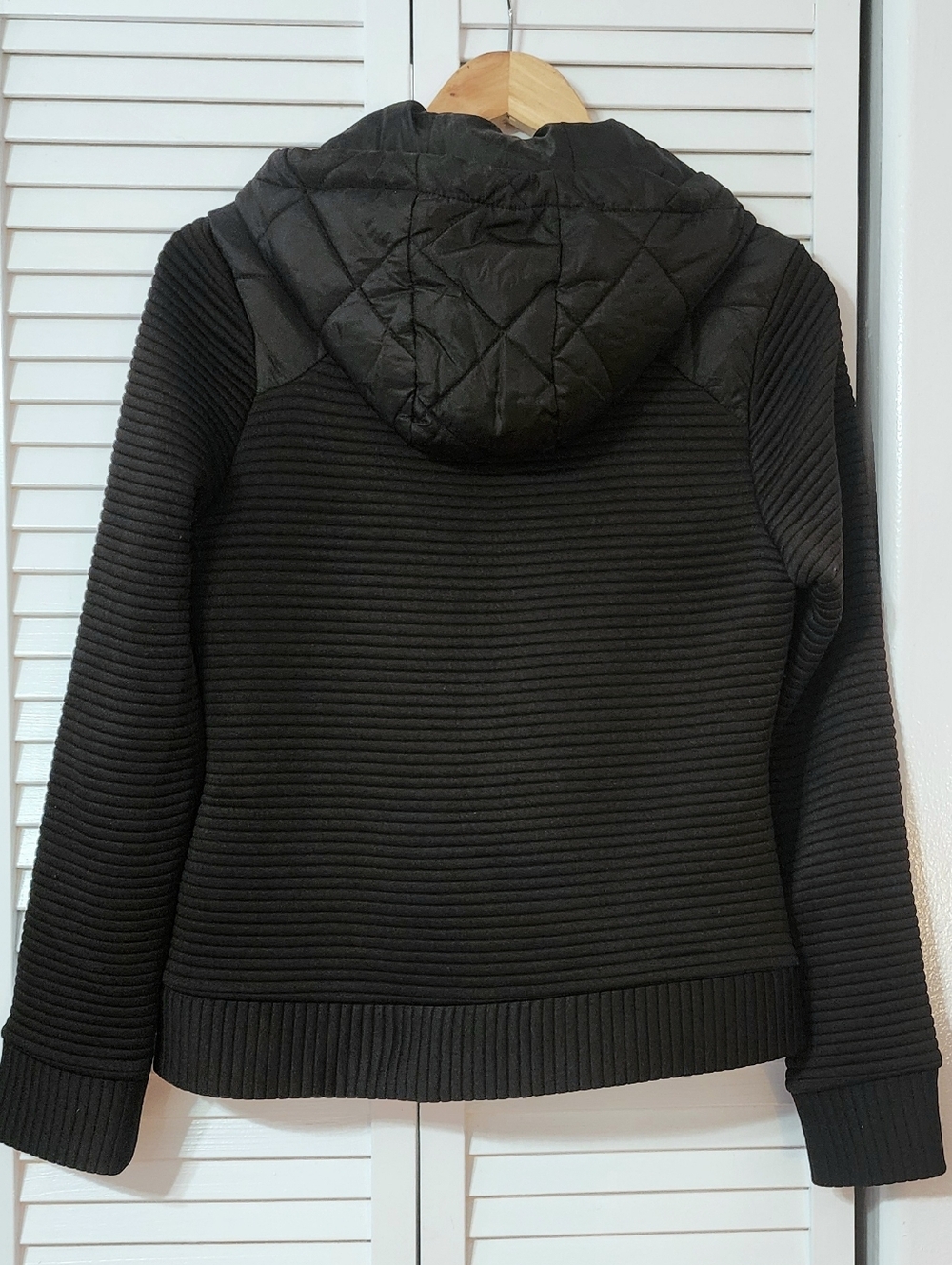 Time and Tru Black Quilted Hooded Puffer Jacket - Picture 4 of 8